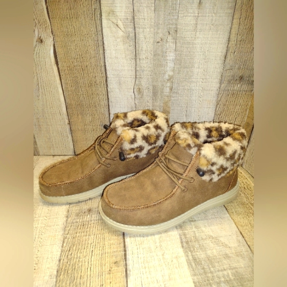 Woman's size 5 Bruno marc shoes